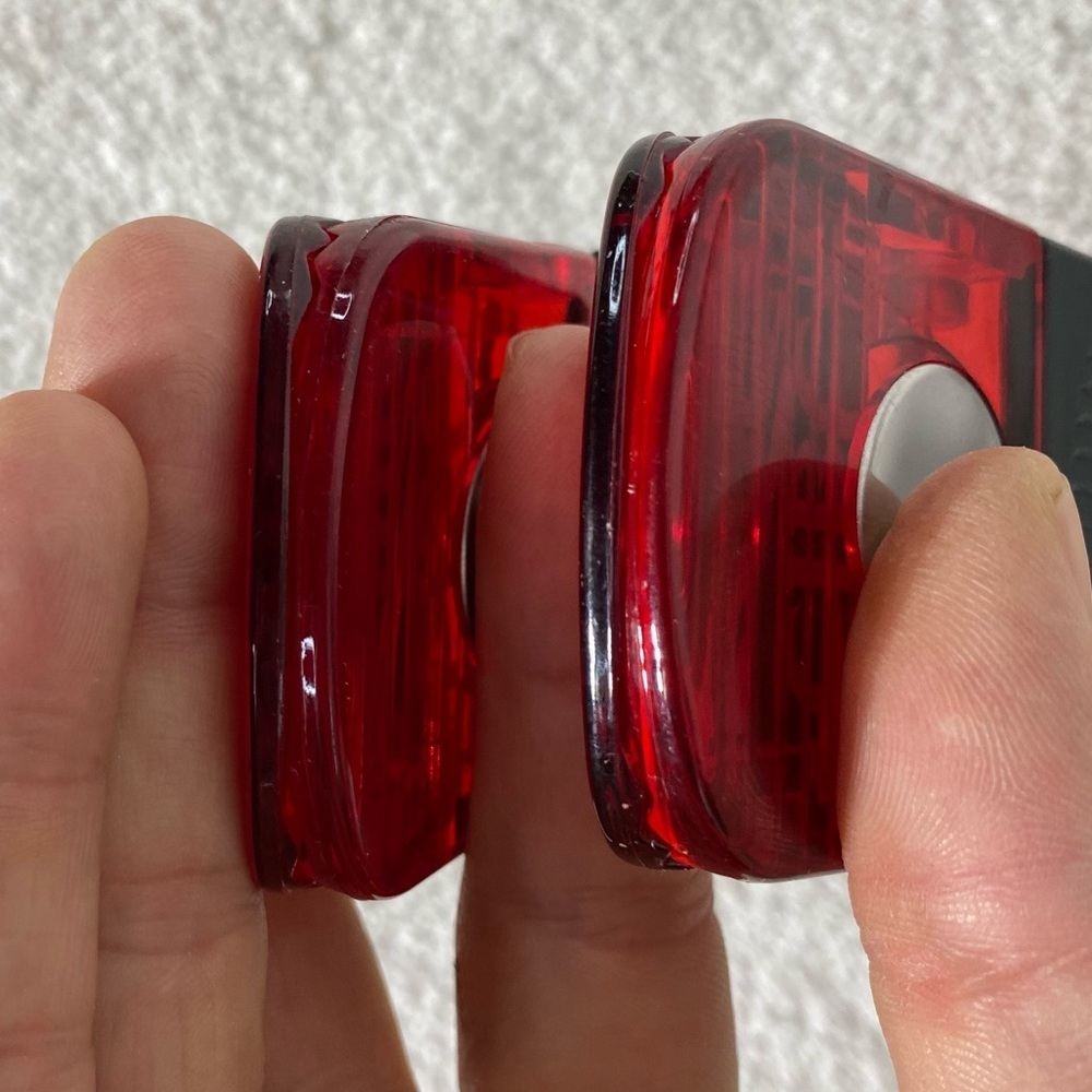 5/$35 CIBC Burgundy Plastic Magnetic Clips x2 - Picture 7 of 10